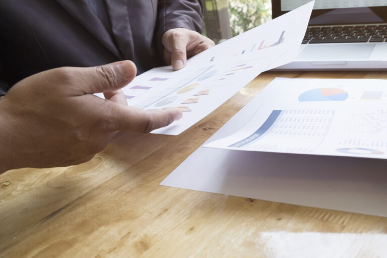 ¿Qué es un pitch deck y cómo hacer uno exitoso?